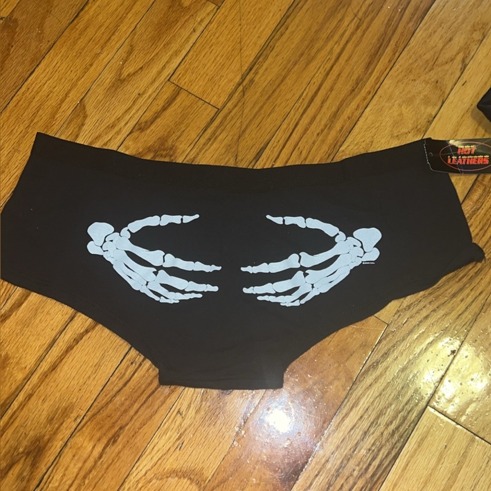 Women Skeleton Print Black Bottoms xl brand new